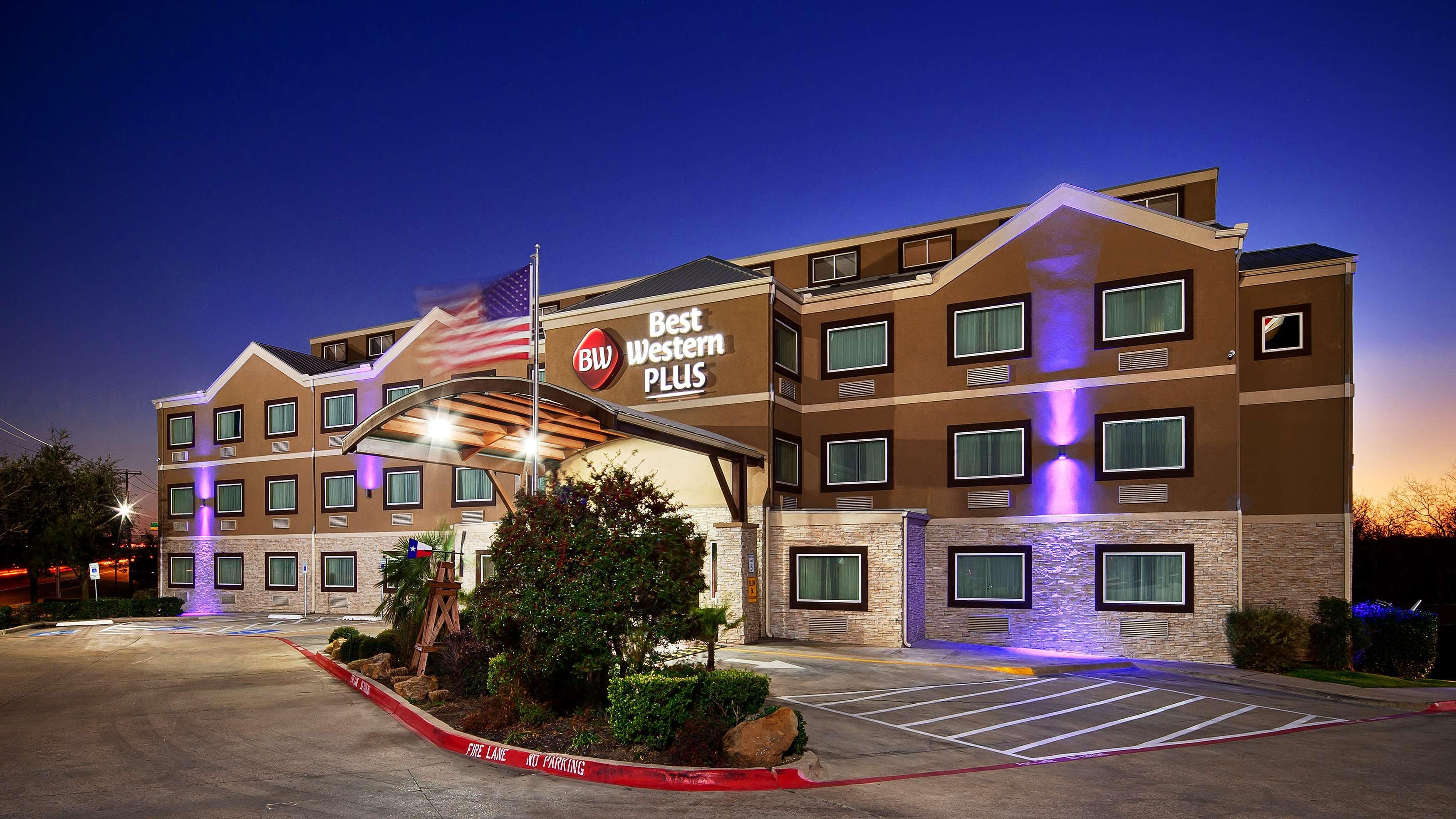 Best Western Plus Arlington North Hotel Exterior photo