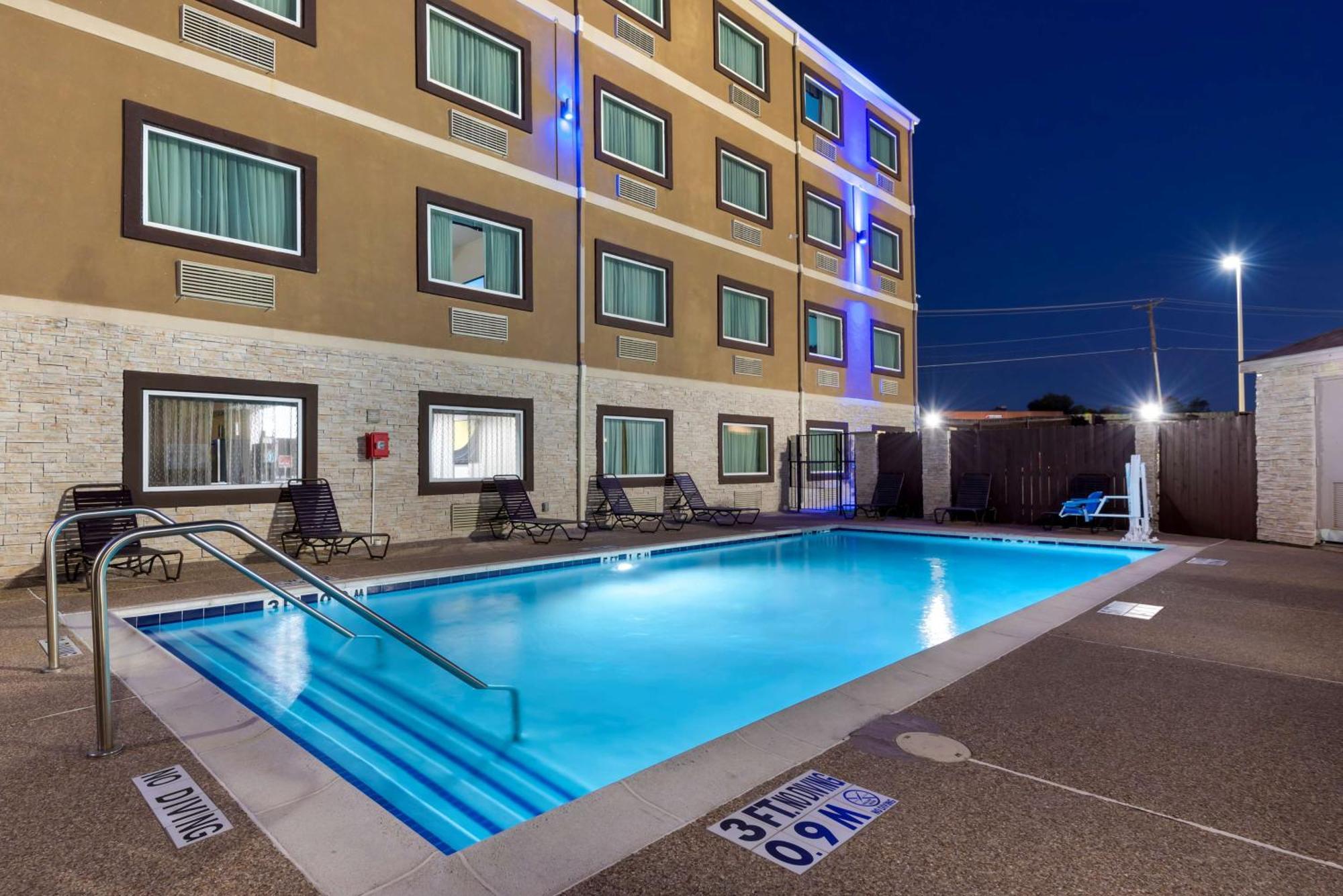 Best Western Plus Arlington North Hotel Exterior photo