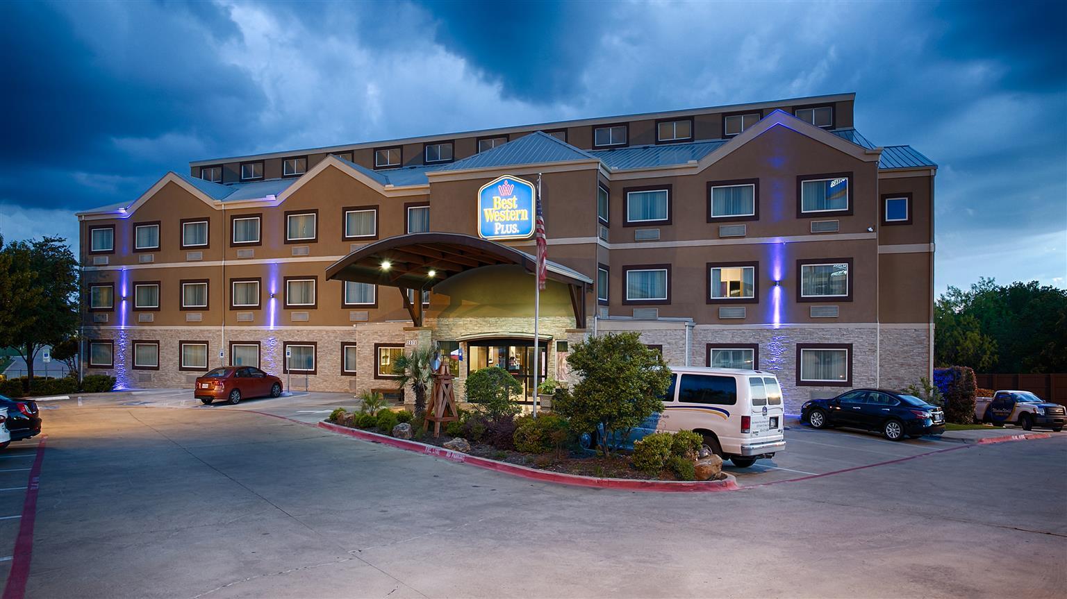 Best Western Plus Arlington North Hotel Exterior photo